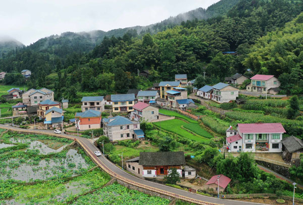 貴州貴陽市農(nóng)村規(guī)?；┧こ趟畯S改造凈水系統(tǒng)設(shè)備